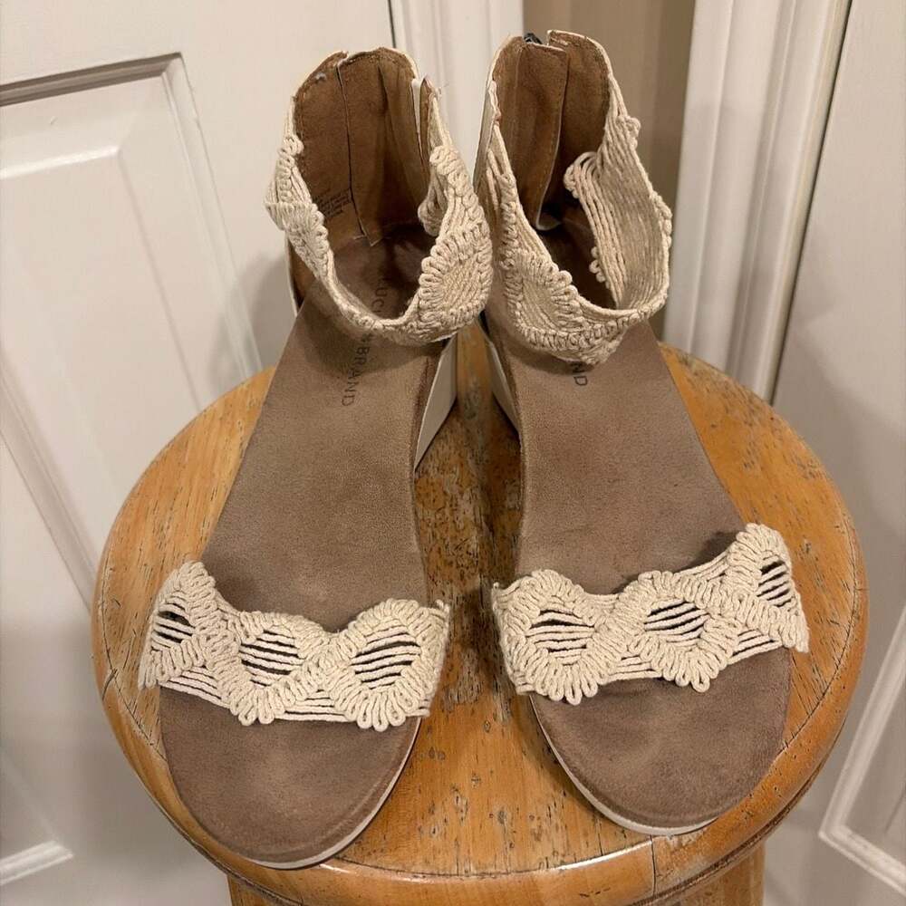 Lucky Brand LP-Kaydyn Macrame Crochet Ankle-Zip Wedge Sandals